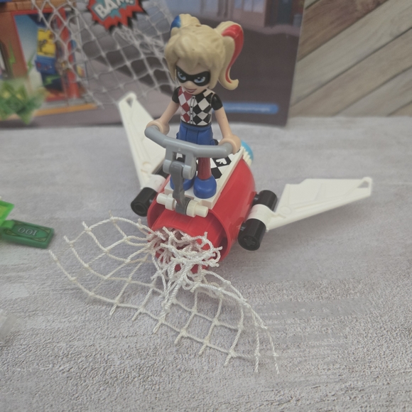 LEGO DC Super Hero Girls 41231 Harley Quinn to the Rescue Set Building Blocks - Picture 5 of 13